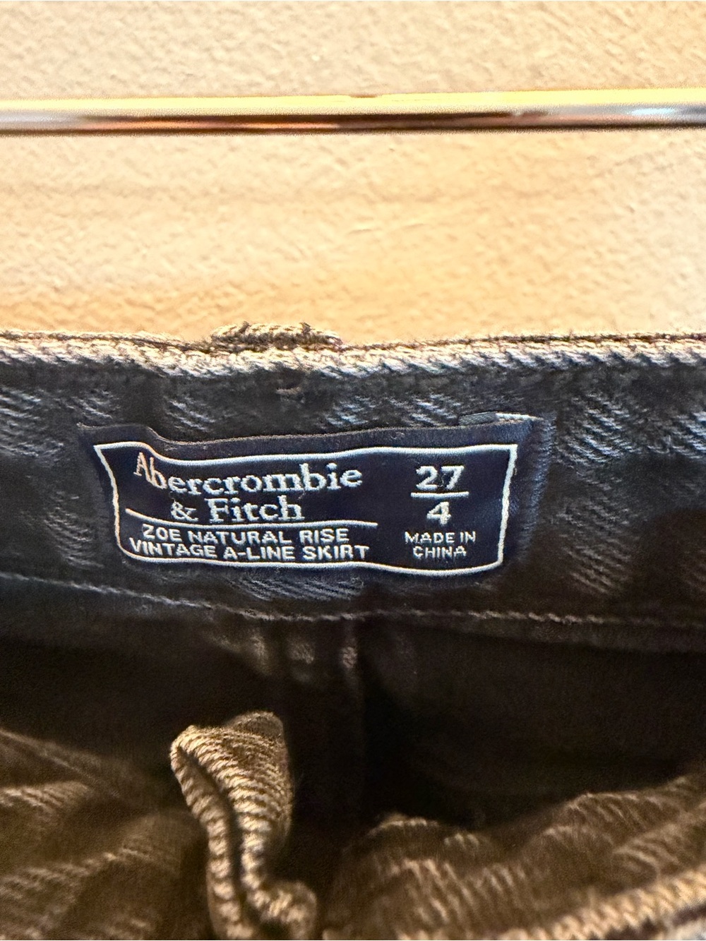 Abercrombie & Fitch Zoe Natural Rise Vintage A-Line Denim Mini Skirt Black 4 27 - Picture 2 of 3